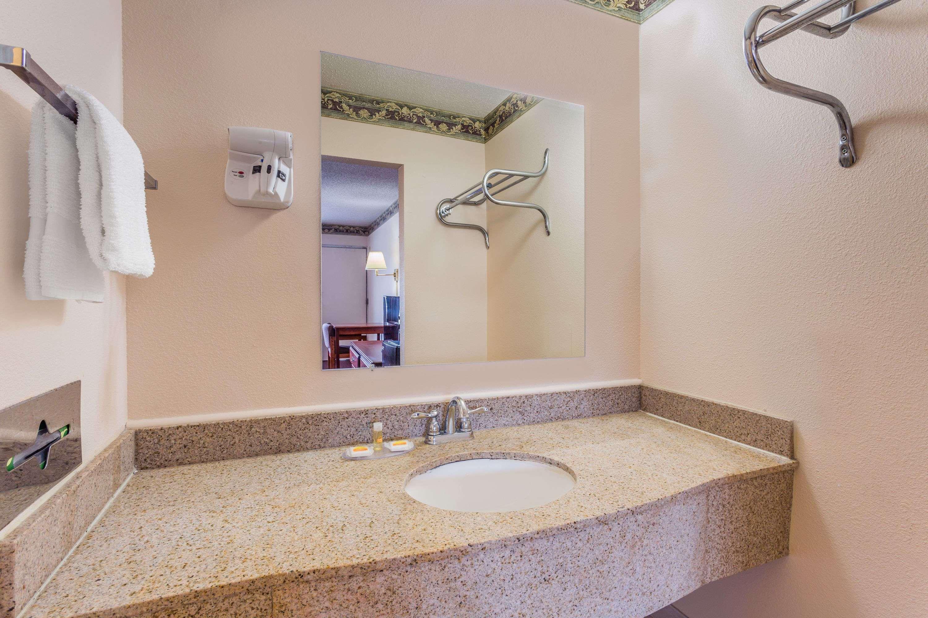 Days Inn By Wyndham Ashland Esterno foto