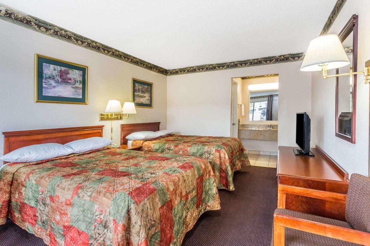 Days Inn By Wyndham Ashland Esterno foto